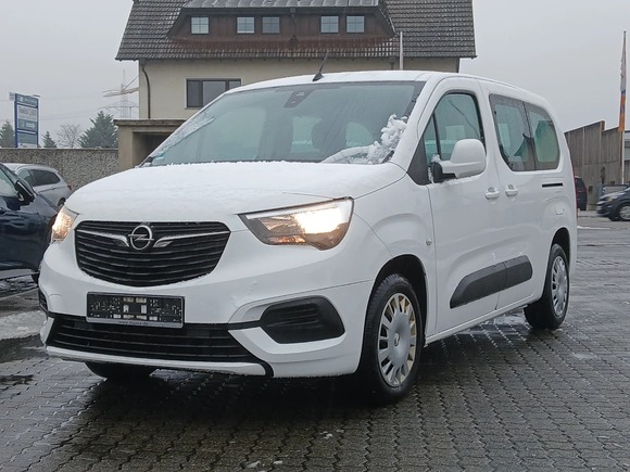 Вид спереди слева