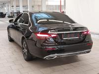 Pogled od pozadi levo