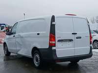 Vaade tagant vasakult