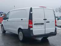 Vaade tagant vasakult