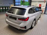 Pogled od pozadi desno