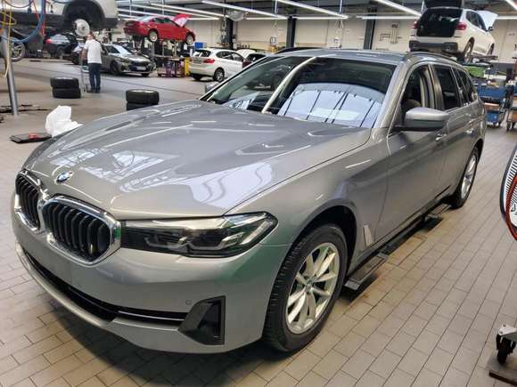 Pogled od napred levo