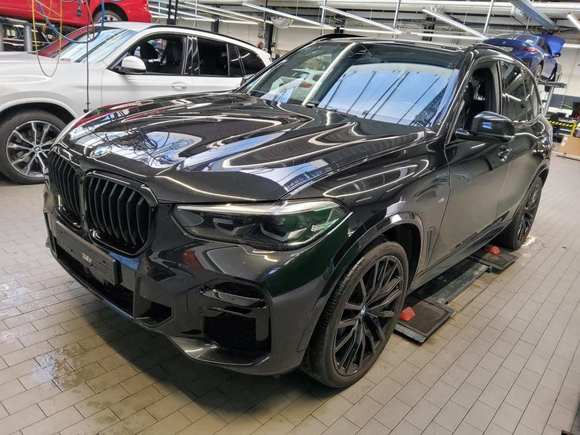 Pogled od napred levo