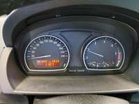 Pohľad na združený prístroj na palubnej doske