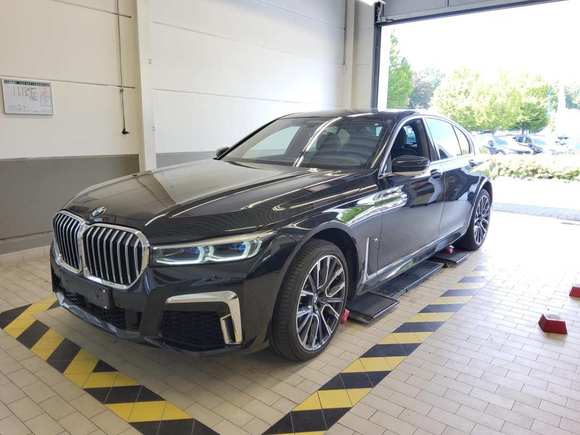 Náhľad spredu zľava