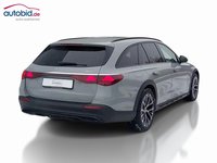 Pogled od pozadi desno