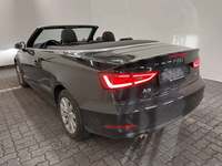 Vaade tagant vasakult