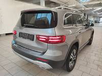 Pogled od pozadi desno