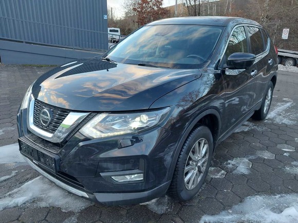 Pogled od napred levo