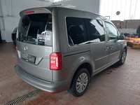 Pogled od pozadi desno