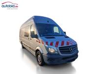 Pogled sprijeda desno