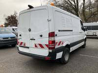 Pogled od pozadi desno