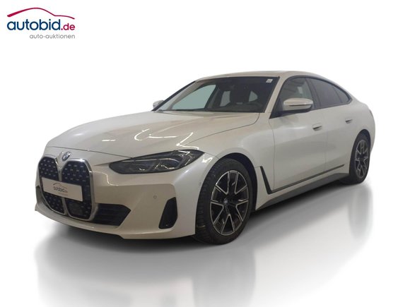 Pogled od napred levo