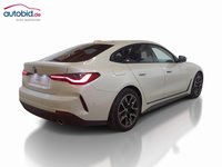 Pogled od pozadi desno