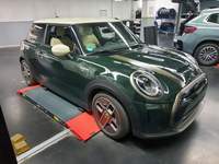 Pogled sprijeda desno