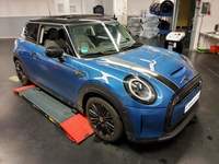 Pogled sprijeda desno