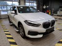 Pogled sprijeda desno