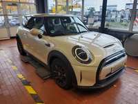 Pogled sprijeda desno