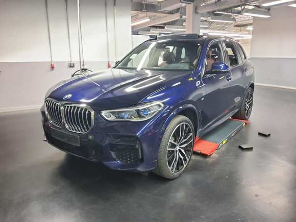 Pogled sprijeda lijevo