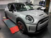 Pogled sprijeda desno