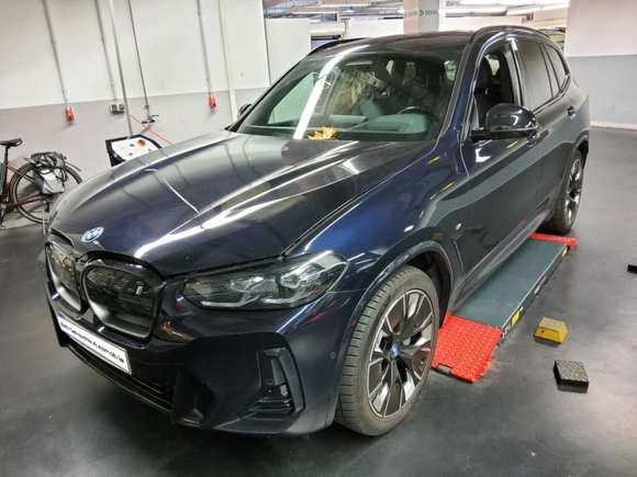 Vue de l’avant gauche