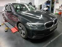 Pogled sprijeda desno