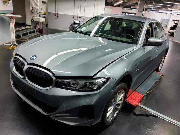 Pogled sprijeda lijevo