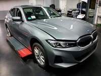 Pogled sprijeda desno