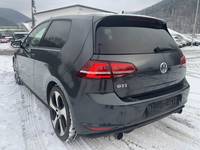 Vaade tagant vasakult