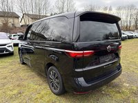 Vaade tagant vasakult