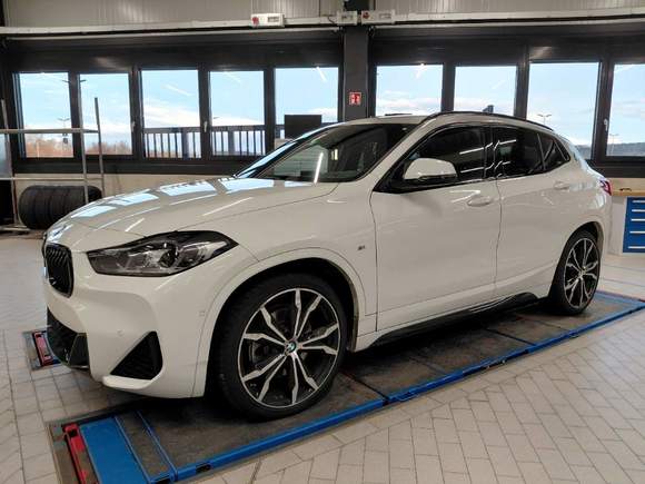 Pogled od napred levo