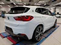 Pogled od pozadi desno