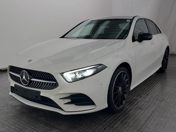 Pogled od napred levo