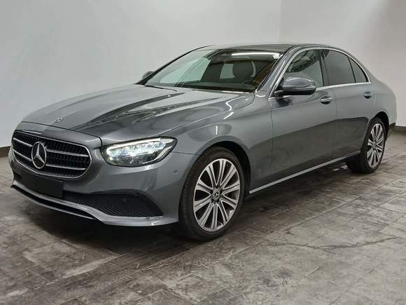 Pogled od napred levo