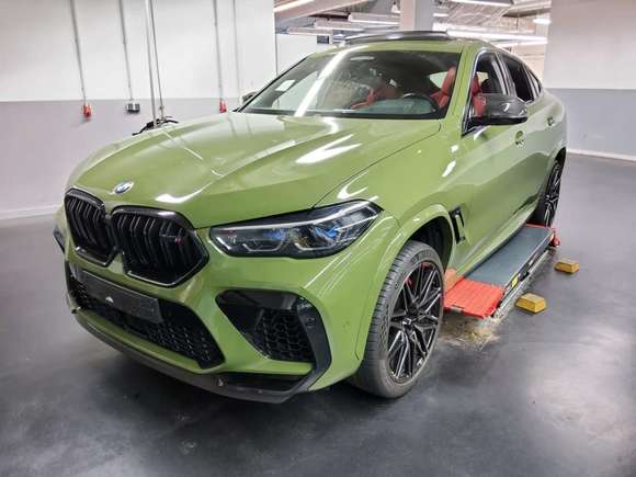 Vista anteriore sinistra