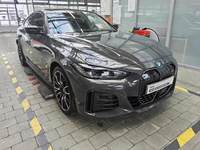 Pogled sprijeda desno