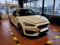 Pogled sprijeda desno