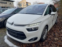 Вид спереди слева