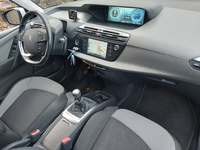 Вид на салон