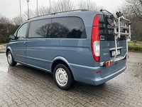 Pogled od pozadi desno