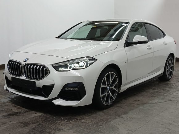 Pogled od napred levo