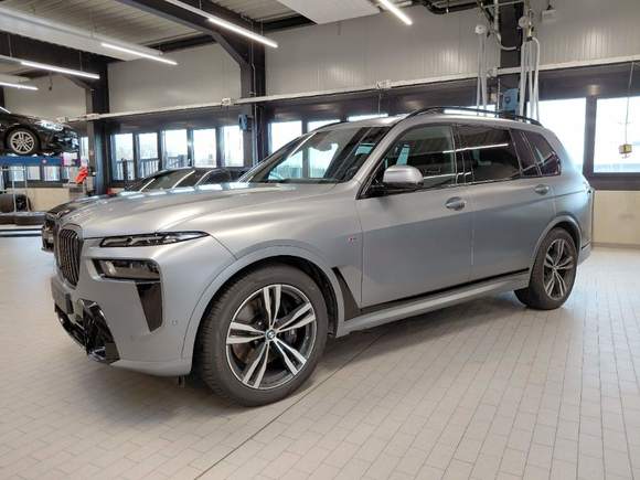 Pogled od napred levo