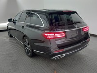 Vue de l’arrière gauche