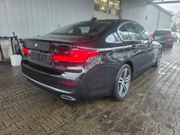 Pogled od pozadi desno