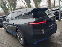 Pogled od pozadi levo