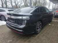 Pogled od pozadi desno