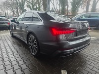 Vaade tagant vasakult