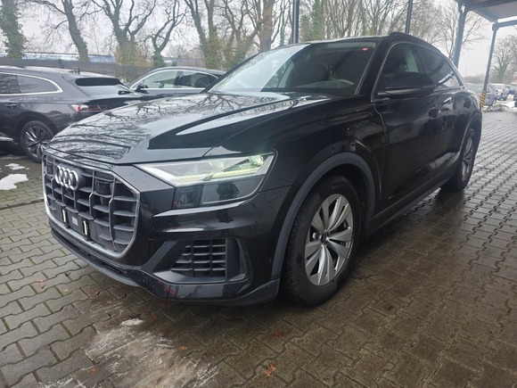 Pogled od napred levo