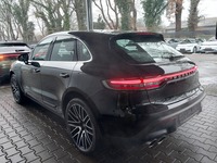 Vaade tagant vasakult