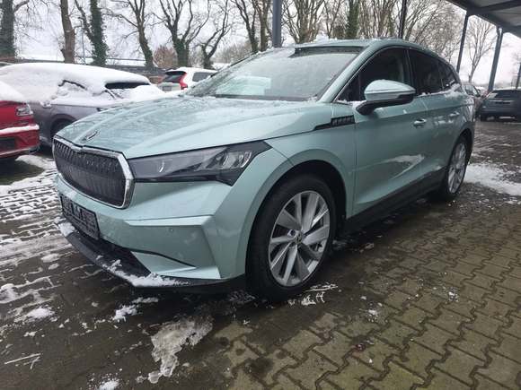 Pogled od napred levo